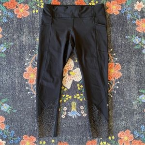 10 Lululemon black basic active scallop reflective HR gym leggings pants pockets